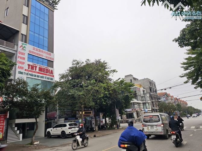 Bán nhà 2 tầng lô góc đường Bình Than Đại Phúc DT 73m, MT 4,4m, Hướng TB&TN, Giá 16,6 tỷ
