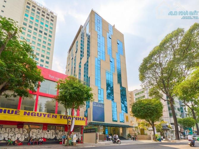 Cao ốc Văn phòng - 8 Tầng | Ngay trục Hai Bà Trưng | 36x45m | Thuê: 700tr/tháng |
