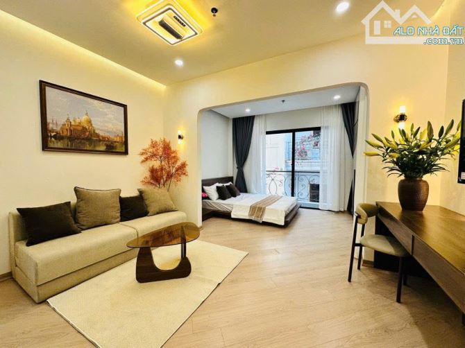 Toà CCMN phố Thái Thịnh, 50m2 - 11 căn hộ KK - dòng tiền 65tr/th, thang máy,PCCC đâỳ đủ.
