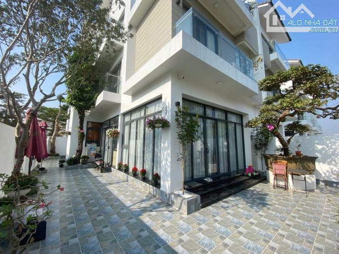 Bán biệt thự Nam Cường 180m2 4 tầng thang máy nội thất xin, view công viên