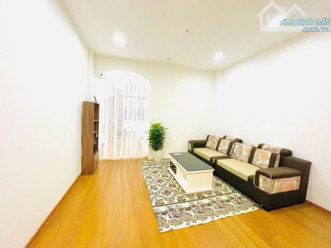 CHDV HOÀNG NGÂN XÂY 5 TẦNG - DOANH THU 45TR/THÁNG - Ô TÔ ĐỖ CỬA - GIÁ 14.25 TỶ