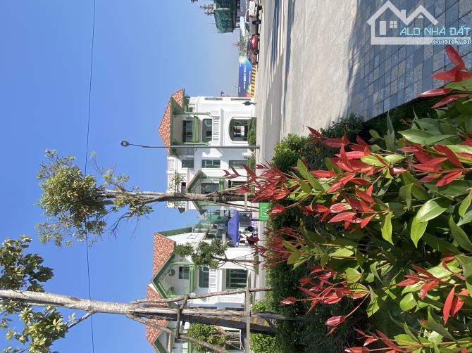 BIỆT THỰ SUN HÀ NAM VIEW NHẠC NƯỚC ( 3 tầng nổi+ 1 tầng hầm)