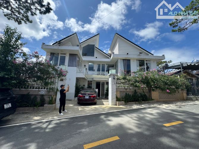 CHỦ NGỘP BÁN GẤP BIỆT THỰ MẶT TIỀN CỰC HIẾM Ở YÊN THẾ P10