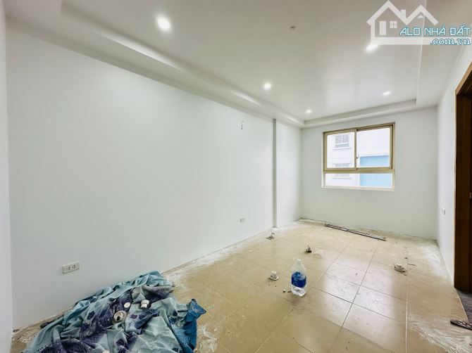 Bán căn chung cư 2 ngủ đủ công năng, nhà đang sửa, chục ngày nữa là đẹp long lanh