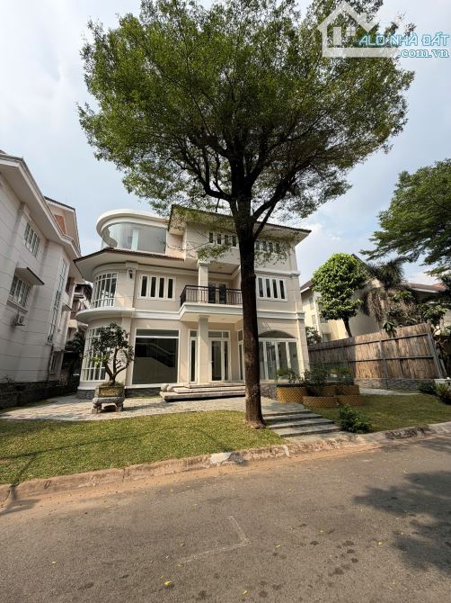 Bán Biệt Thự view sông ngang 15m Nguyễn Văn Hưởng, Thảo Điền, DT 364m2 - Giá 97,5 tỷ