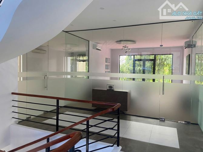 Supper Star trong Làng Sản Phẩm ! Biệt Thự Nguyễn Văn Hưởng Thảo Điền Tuyệt Đẹp. 93 Tỷ