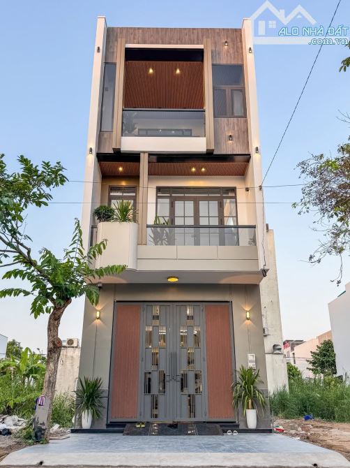Nhà 2 lầu mới đường D14 khu Hồng Loan, Cần Thơ giá 6 tỷ (thương lượng)