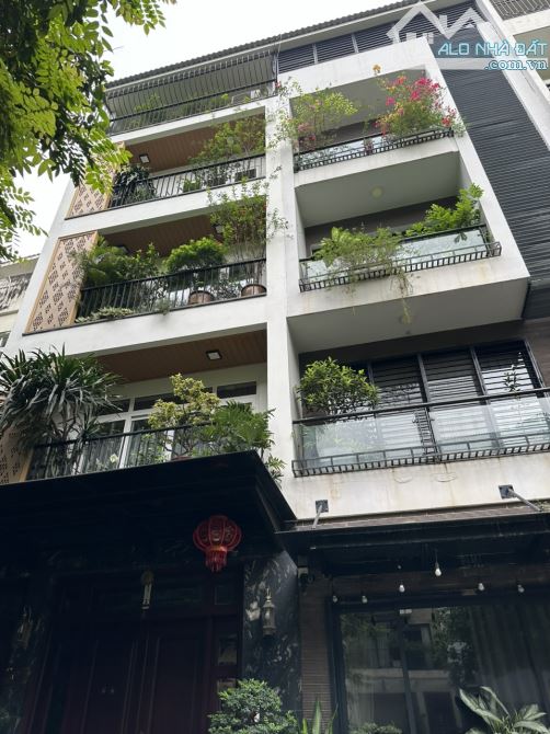 BÁN NHÀ MẶT PHỐ QUẢNG KHÁNH - 175M2 - 8M MẶT TIỀN - 6 TẦNG THANG MÁY - VỈA HÈ - Ô TÔ TRÁNH