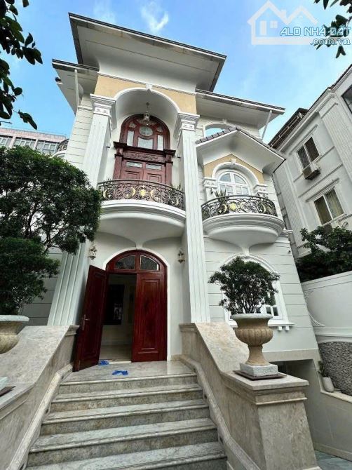 Bán gấp biệt thự Nguyễn Văn Hưởng, Thảo Điền Quận 2-356m2(14x26) Hầm 3 tầng Gía bán 70 tỷ