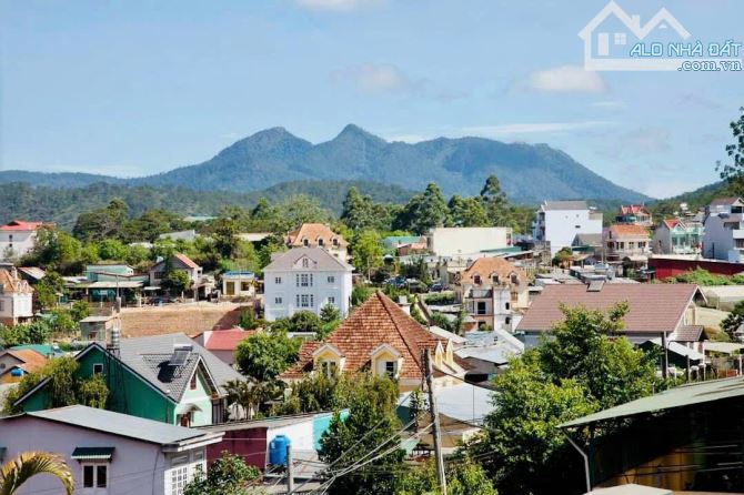 VILLA GIA ĐÌNH GÓC 2 MẶT TIỀN VIEW ĐỒI THÔNG - MẶT TIỀN CHÍNH TRUNG TÂM PHƯỜNG LÂM VIÊN