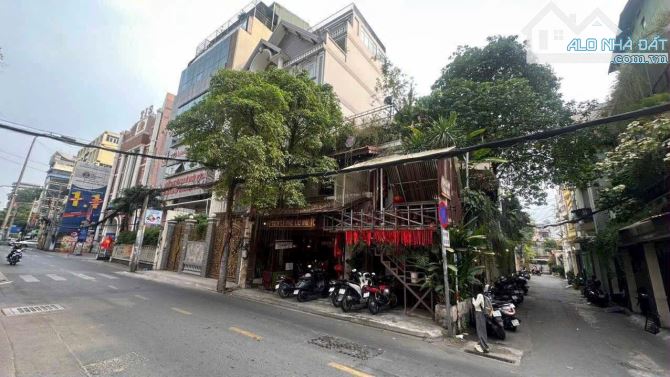 Góc 2 Mặt Tiền Nguyễn Trọng Tuyển - Q. Phú Nhuận 9 x17,150m2 giá chỉ 45 tỷ