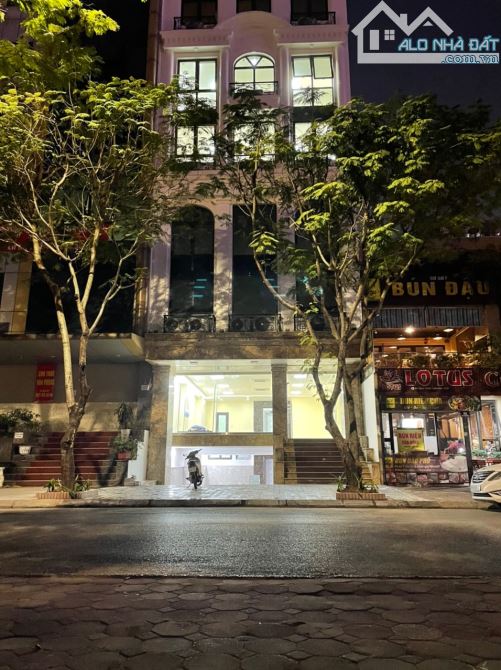 Bán nhà mặt phố Giảng Võ, DT 120m2 x 10 tầng, giá 80 tỷ.