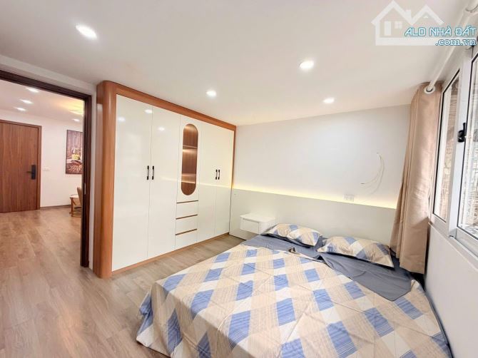 Cần bán căn hộ tập thể Nam Đồng, 2 BAN CÔNG, 70m, 2,3 ngủ, full đồ, ô tô đỗ cửa, chỉ 4x tỷ
