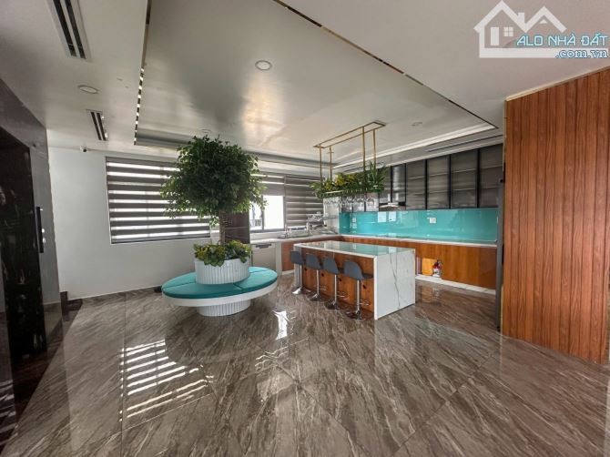 Lô góc Tòa nhà văn phòng Vạn Phúc City – Dt 268.6m²(12.8 x 22m) x 6 tầng