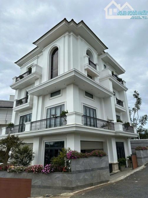 SIÊU BIỆT THỰ VIEW BAO QUÁT THÀNH PHỐ ĐỈNH ĐỒI ĐÀ LẠT