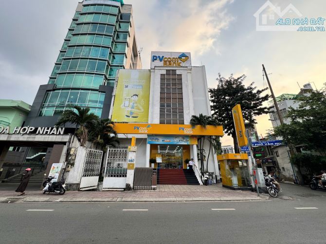 TÒA NHÀ VĂN PHÒNG 95C PHAN ĐĂNG LƯU ĐANG CHO THUÊ VĂN PHÒNG