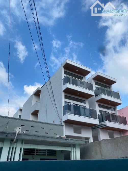 Bán CHDV 1T3L 44 phòng, hẻm xe hơi đường 10, Tăng Nhơn Phú B, Quận 9. 350m2/32 tỷ.