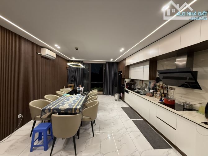 Bán biệt thự Tư Đình, Long Biên, 120m*6 tầng, 24,8 tỷ. GARA, THANG MÁY