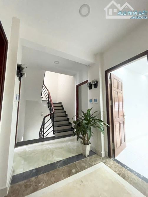 NHÀ NGAY ĐẠI HỌC Y PHẠM NGỌC THẠCH 4 TẦNG XE TẢI NGỦ NHÀ - NGANG 9M(9×16)14PN DÒNG TIỀN 70
