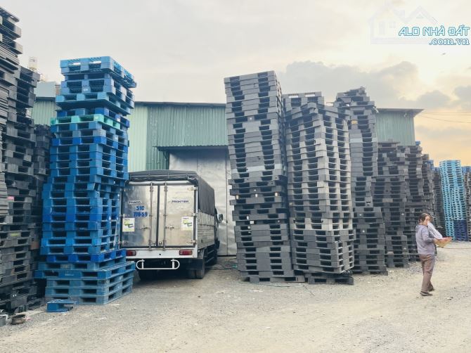 XƯỠNG MẶT TIỀN XE CONTAINE ĐÔNG THẠNH 8 HÓC MÔN 2000m2 SẲN 500THỔ CHỈ 32 Tỷ