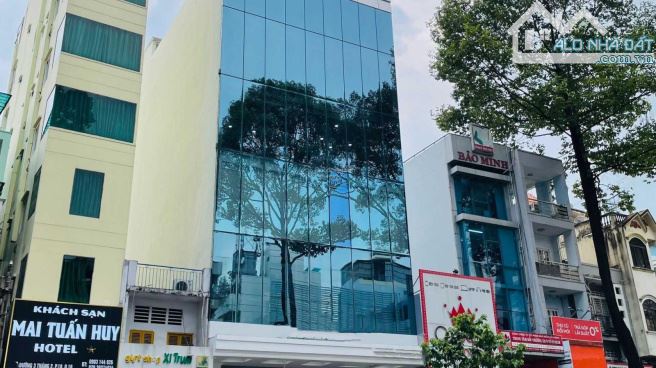 Bán nhà mặt phố Trung Kính, DT 130m2 x 7 tầng, giá 65 tỷ.