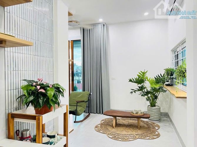 Bán căn hộ mặt phố Chợ Hàng Da - lô góc - sổ 40m2 - DTSD 60m2 x 2 ngủ, cho thuê homestay
