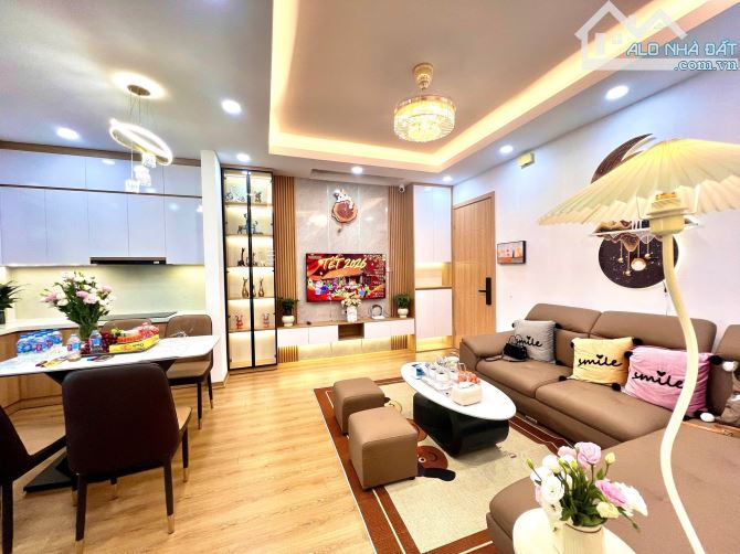 Cần bán chung cư Chùa Láng, 70m, 2 ngủ, 2 vs, sổ đỏ, full nội thất chỉ 7x tỷ