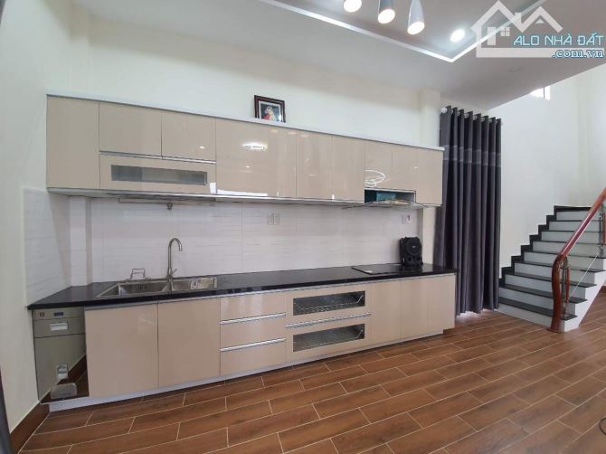 VILLA SÂN VƯỜN ĐƯỜNG Ô TÔ LỚN TRẦN QUANG KHẢI CHỈ 13 TỶ 5