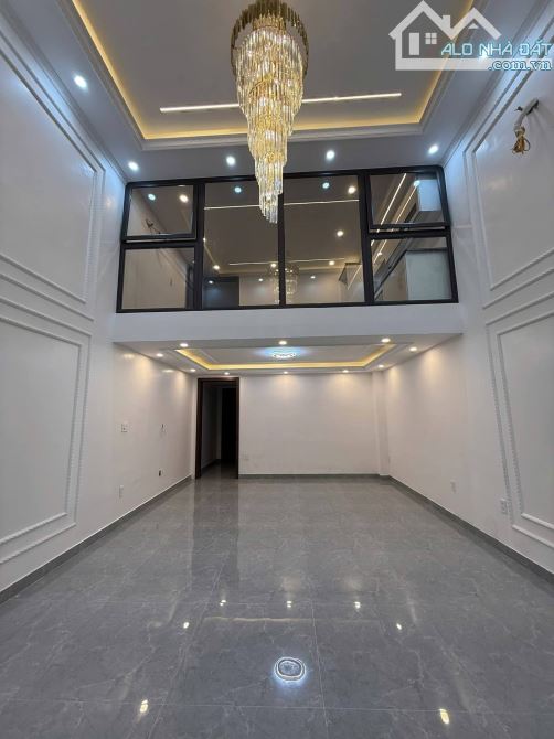 Bán nhà mặt đường Thiên Lôi, Lê Chân, 2,5 tầng 105m2, giá chỉ 8,9 tỷ ngang rộng, cực hiếm
