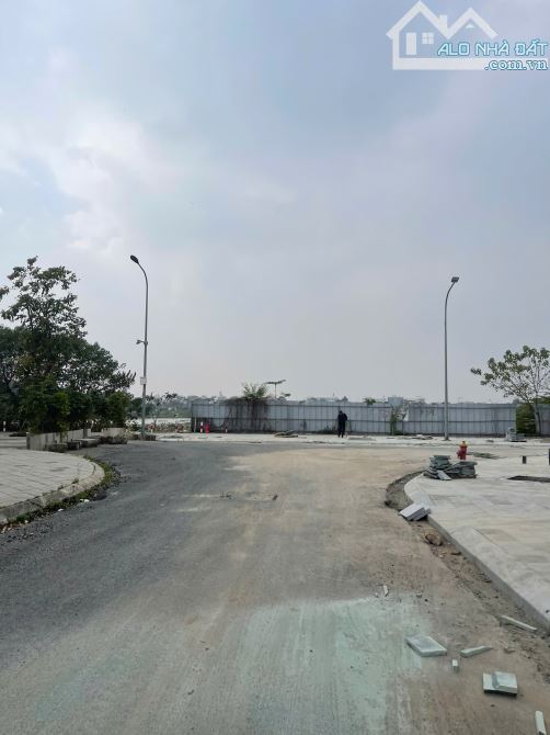 BÁN CĂN LÔ GÓC TQ5 - 100M2 - XÂY THÔ 5 TẦNG - ĐẸP NHẤT KHU VỰC = 22 TỶ - CÓ TL