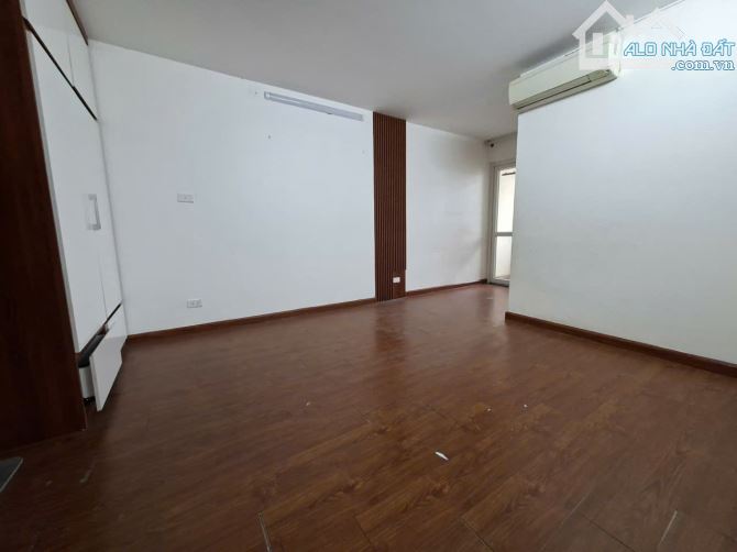 Bán căn hộ chung cư tòa Thăng Long tower số 33 Mạc Thái Tổ. Dt 81m2, 2PN, 2VS. Giá 6,5 tỷ