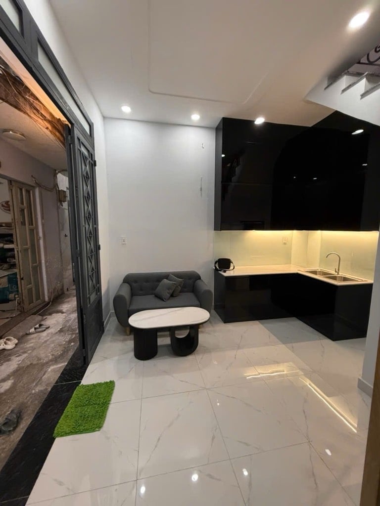 Siêu phẩm, bán nhà Nguyễn Quang Diêu Tân Phú, 4 tầng 17m2, sát hẻm xe hơi, giá 3 tỷ