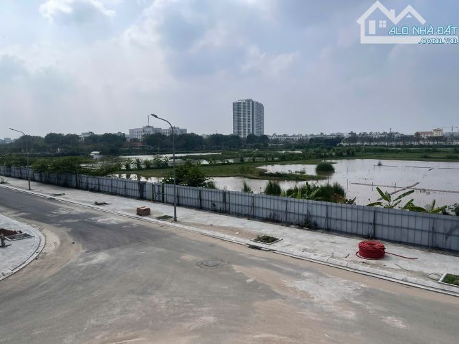 BÁN BIỆT THỰ LÔ GÓC TQ5-TRÂU QUỲ-GIA LÂM-31HA-101M2 = 22 TỶ. VỊ TRÍ ĐẸP NHẤT KHU VỰC