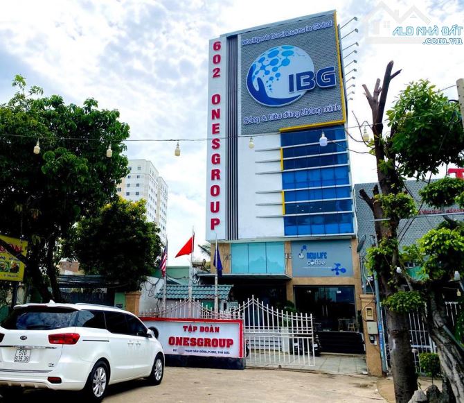 Tòa nhà VP MT Phạm Văn Đồng – 270m² (9×30m) x 7 tầng – gần Gigamall