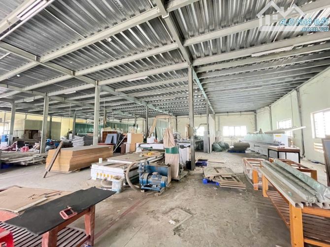 Bán xưởng xã Thiện Tân, Vĩnh Cửu, Đồng Nai: 50 x 42= 1.899m2 giá 22 tỷ.