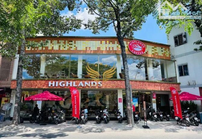 MT Hoàng Sa Q.3 - Ngang khủng 16m (DT 160m2) HighLand Thuê 120triệu/tháng - Giá 61 Tỷ TL