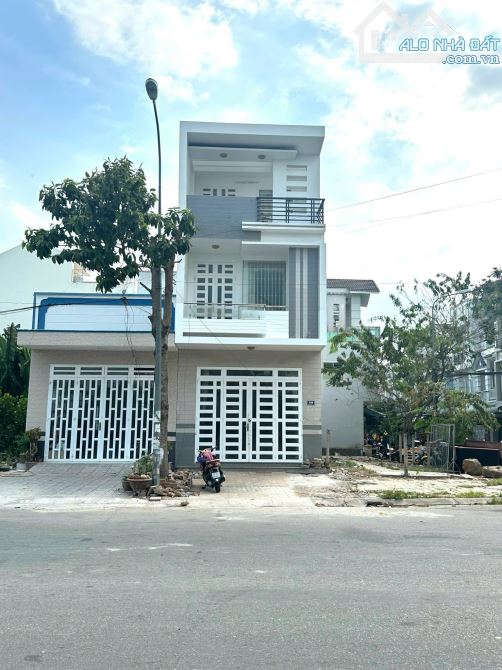 Bán nhà A6 Hưng Phú 1 Cần Thơ, 93m2, 1 trệt 2 lầu, Đông Bắc, lộ 30m, 3PN, sổ hồng