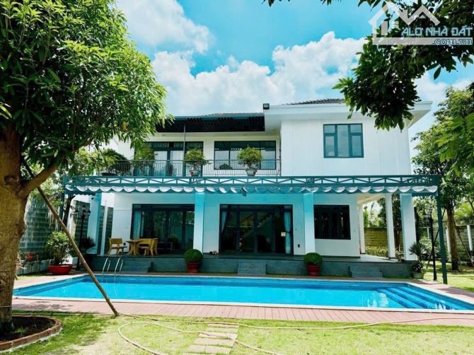 BIỆT THỰ SÂN VƯỜN 875m² ĐƯỜNG BÙI CÔNG TRỪNG – BIỆT THỰ 2 TẦNG, HỒ BƠI, NỘI THẤT CAO CẤP,