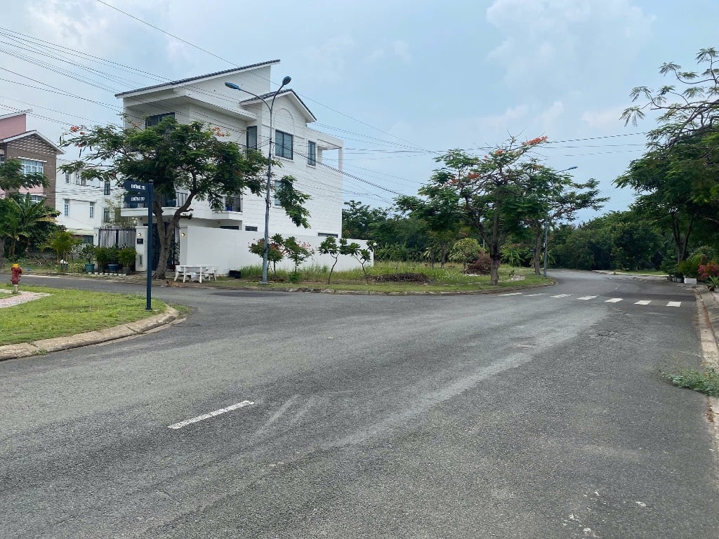 BÁN ĐẤT NỀN LIỀN KỀ KDC KHANG ĐIỀN COMPOUND, BẢO VỆ 24/7, 6x16M CN 96M2, CHỈ 7.8 TỶ