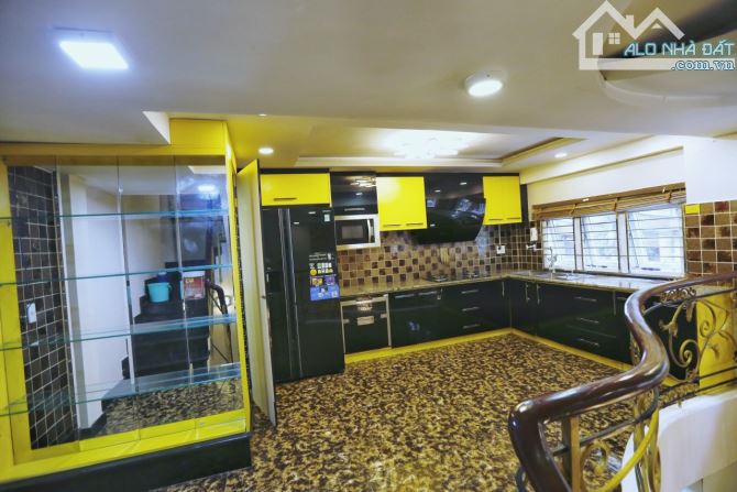 Bán nhà mặt tiền Phan Huy Ích, P15, Tân Bình, DT lớn 10x43m, giá cực tốt 39 tỷ chỉ 118tr/m