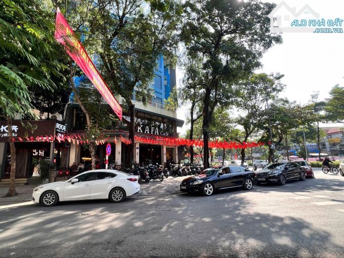 PHÂN LÔ TRẦN QUỐC HOÀN, MẶT PHỐ MỚI, VỈA HÈ 5m, KINH DOANH ĐẸP, 5 TẦNG, 95m MT 9m 40.8 Tỷ