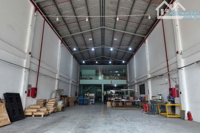 Xưởng xây tầm 1000m thu 50tr/tháng gần KCN Tân Đô. Đầy đủ hạ tầng.