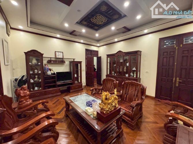 Bán biệt thự khu phân lô quanh ngã 6 Cát Bi Lê Hồng Phong, dt 204m2, ngang 12m, nhà 4 tầng