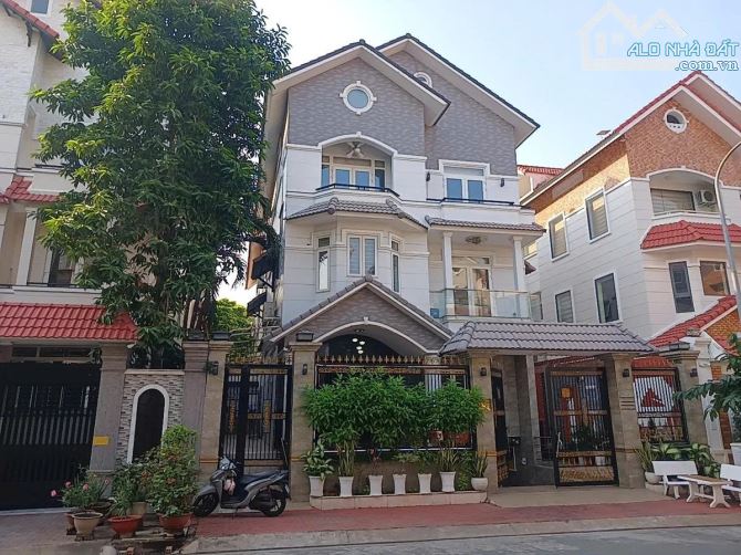 BIỆT THỰ ĐẲNG CẤP CHO KHÁCH THƯỢNG LƯU _ VIÊN KIM CƯƠNG GIỮA LÒNG THÀNH PHỐ