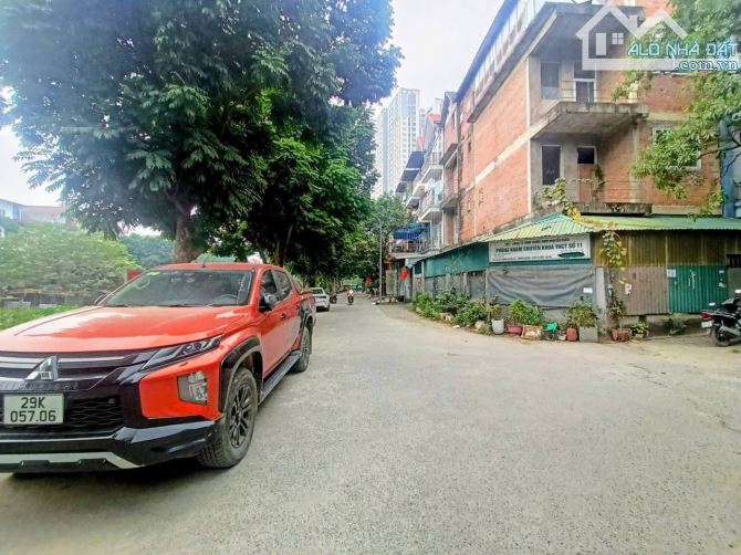 Bán liền kề Phùng Khoang, Lô Góc 2 mặt tiền, không bị nhà đối nhà, giá 30,5 tỉ