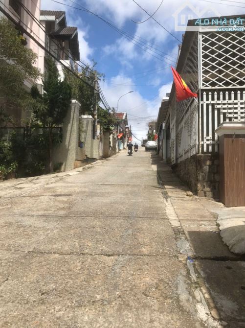 Bán Nhà Phố Hẻm Xe Hơi Đường Ngô Quyền, Phường 6, Đà Lạt, Sổ Hồng Riêng Giá 7,8 tỷ