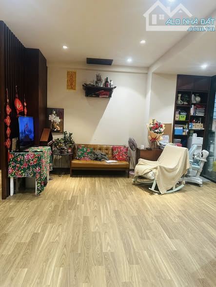 Siêu phẩm căn góc chung cư Trung Tâm Cầu Giấy 90m2, 3PN, 2vs, 1 slot ô tô, tặng nội thất