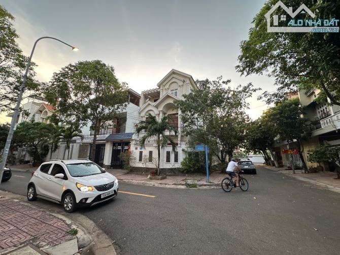 CẦN TIỀN BÁN NHANH CĂN BIỆT THỰ GÓC 2 MẶT TIỀN CẠNH DỰ ÁN CÙ LAO BẾN ĐÌNH CỦA SUN GROUP