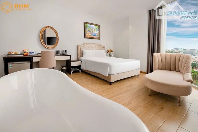 BÁN TÒA KHÁCH SẠN 4 SAO LÔ GÓC 2 MẶT TIỀN-VỊ TRÍ ĐẸP-KHAI THÁC ỔN ĐỊNH-DÒNG TIỀN LỚN
