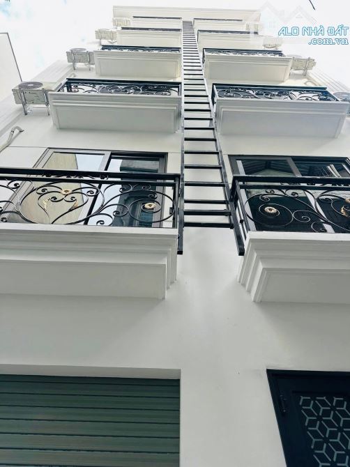 7 tầng thang máy CCMN Trần Cung ngõ oto gần Phố, 90m2 có 23 phòng ~1.4 tỷ/năm. Giá 26.8 tỷ